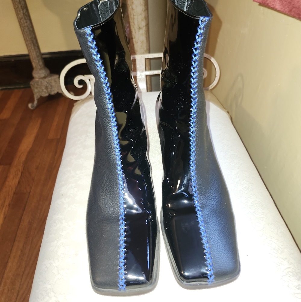 2tone patent/pebble leather Booties